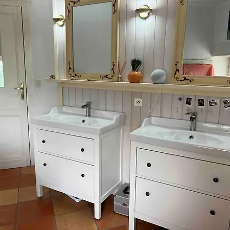Holiday home Superbe Maison En Pierre Proche Bordeaux &piscine